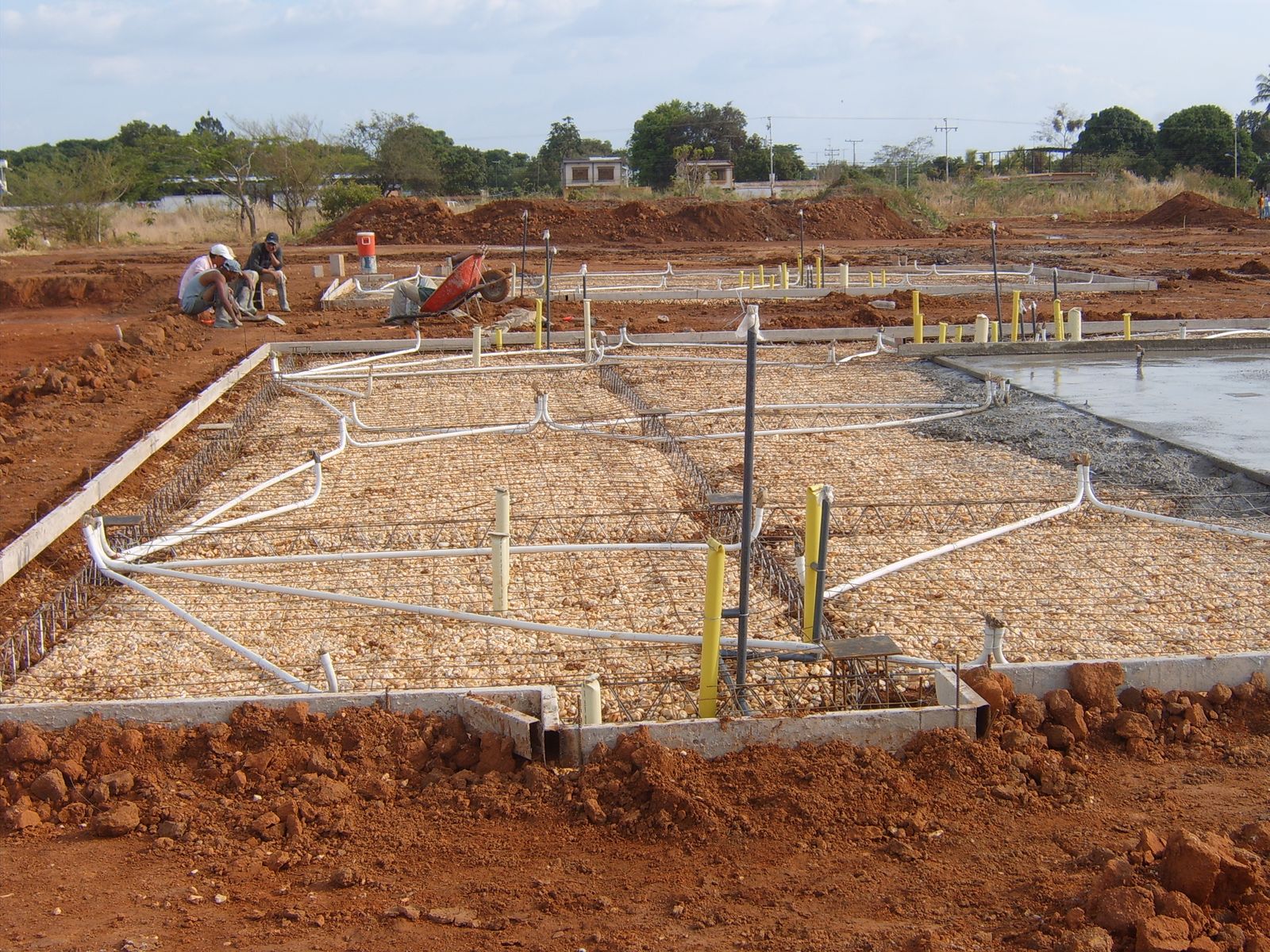 Equipo de Grupo Altamira trabajando en las fundaciones de un proyecto